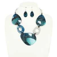 GEOMETRIC ACETATE RESIN SHELL NECKLACE SET