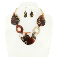 GEOMETRIC ACETATE RESIN SHELL NECKLACE SET