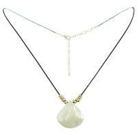 MOTHER OF PEARL SHELL PENDANT NECKLACE