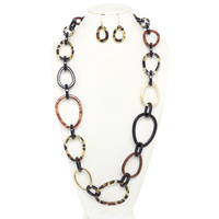 MULTICOLOR ACRYLIC ANCHOR CHAIN NECKLACE SET