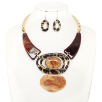 ACRYLIC GEOMETRIC STATEMENT NECKLACE SET