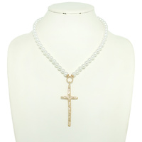 HAMMERED CROSS PENDANT PEARL NECKLACE